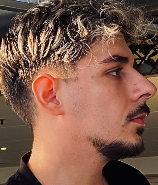 Αποτέλεσμα βαφής: ξανοιγμένα μαλλιά με fade